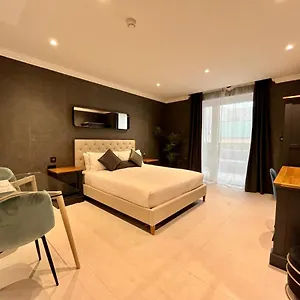 Apartahotel Sliema Studios, Sliema